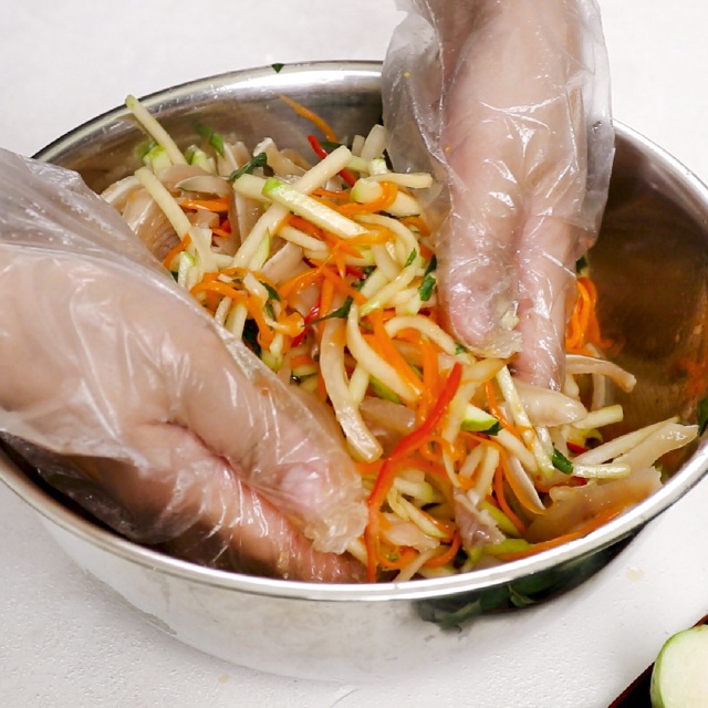 Mách chị em cách làm gỏi tai heo chua ngọt ngon nức lòng: Ăn chơi hay làm mồi nhắm đều là đỉnh của chóp!-9