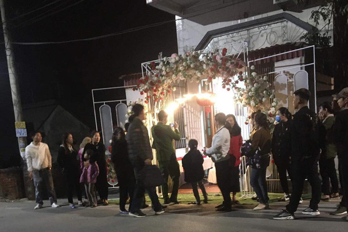 Bạn cô dâu đột nhập vào phòng cô dâu, chú rể lấy trộm cặp nhẫn cưới và hơn 1 cây vàng-1