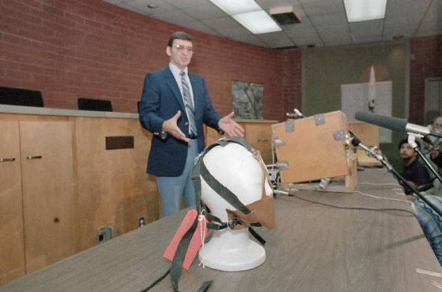 Thiếu nữ đi nhờ xe cặp vợ chồng trẻ, ngồi cạnh hộp gỗ kỳ lạ không ngờ mở ra 7 năm địa ngục: Cả ngày nằm trong quan tài để bị cưỡng hiếp-5