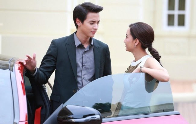 Gặp lại vợ cũ ngồi bán xôi vỉa hè tôi cười khẩy mua luôn cả thúng làm màu, nhưng chỉ 2 phút sau phải há hốc mồm thấy chiếc xe sang đỗ trước mặt-2