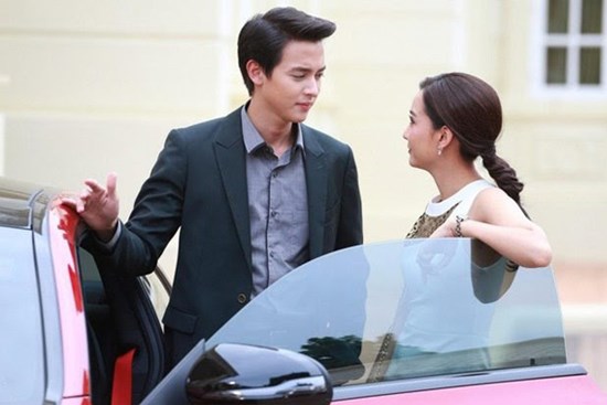 Gặp lại vợ cũ ngồi bán xôi vỉa hè tôi cười khẩy mua luôn cả thúng làm màu, nhưng chỉ 2 phút sau phải há hốc mồm thấy chiếc xe sang đỗ trước mặt