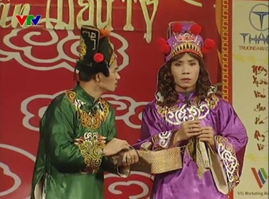 Điểm lại trang phục 7 sắc cầu vồng nhìn hoa mắt của cô Đẩu điệu nhất Táo Quân suốt 16 năm qua-5