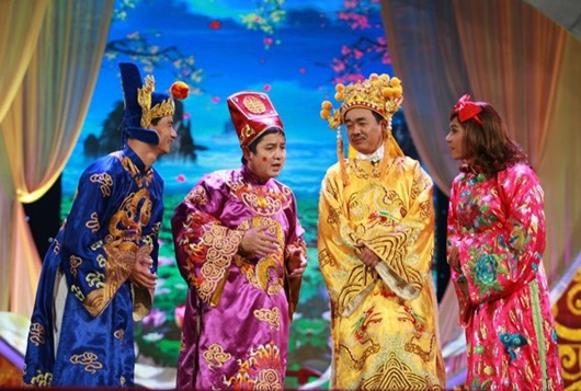 Điểm lại trang phục 7 sắc cầu vồng nhìn hoa mắt của cô Đẩu điệu nhất Táo Quân suốt 16 năm qua-9