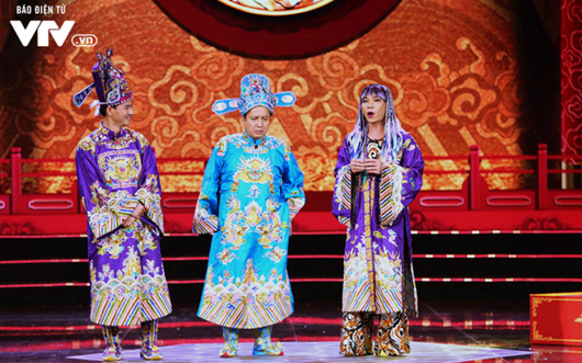 Điểm lại trang phục 7 sắc cầu vồng nhìn hoa mắt của cô Đẩu điệu nhất Táo Quân suốt 16 năm qua-17