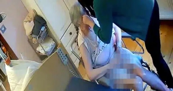 Thấy trên người mẹ già nhiều vết thương, con âm thầm lắp camera theo dõi và chết lặng với việc làm của người chăm sóc-3