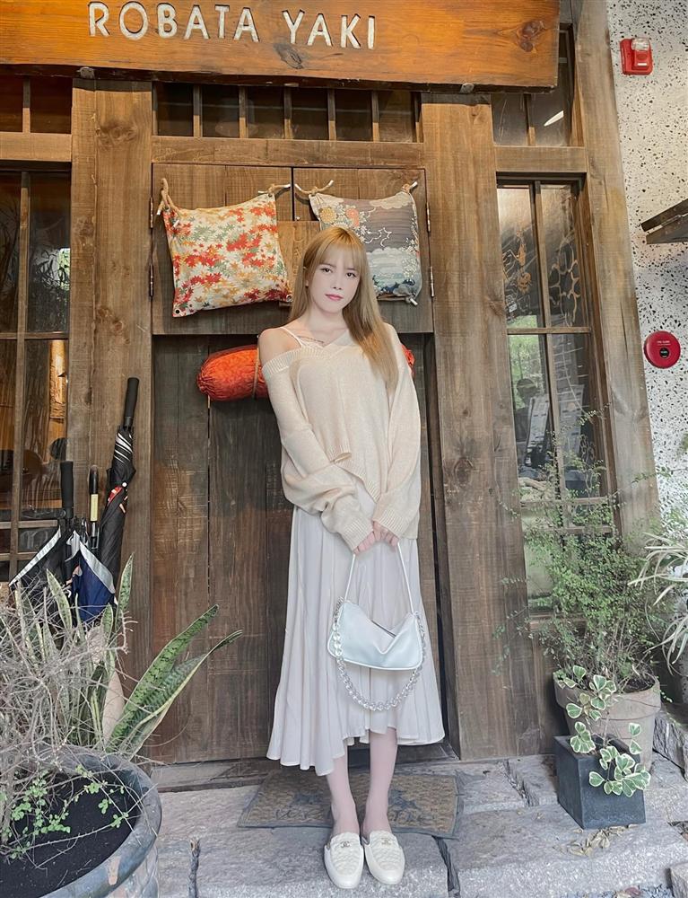 Style khác lạ của Thiều Bảo Trâm sau ồn ào chia tay: Quay xe 180 độ chứ không còn hầm hố như xưa-3