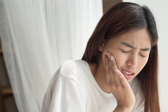 Mẹo giúp bạn giảm đau khi mọc răng khôn hiệu quả