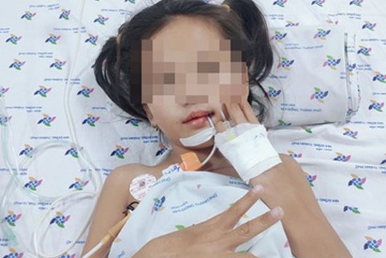 Căn bệnh khiến bé 7 tuổi đột ngột mất tiếng, liệt dần tứ chi