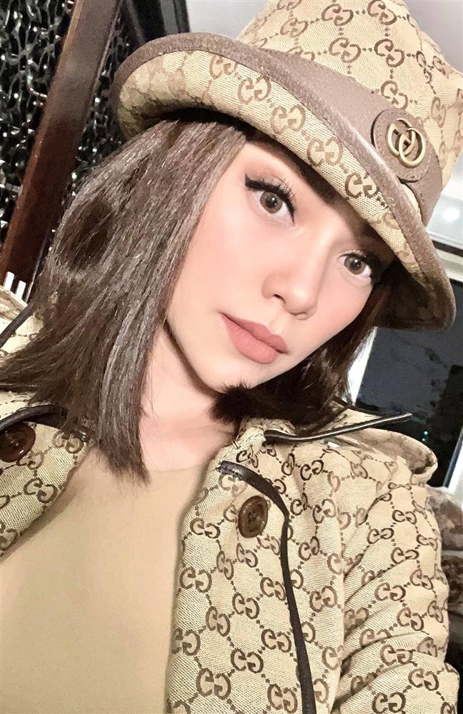 Sinh con được 3 tháng Hà Hồ đã diện lại áo nude ôm sát từng gây bão năm ngoái: Chơi cả cây Gucci cũng không bằng màn khoe eo táo bạo này-2