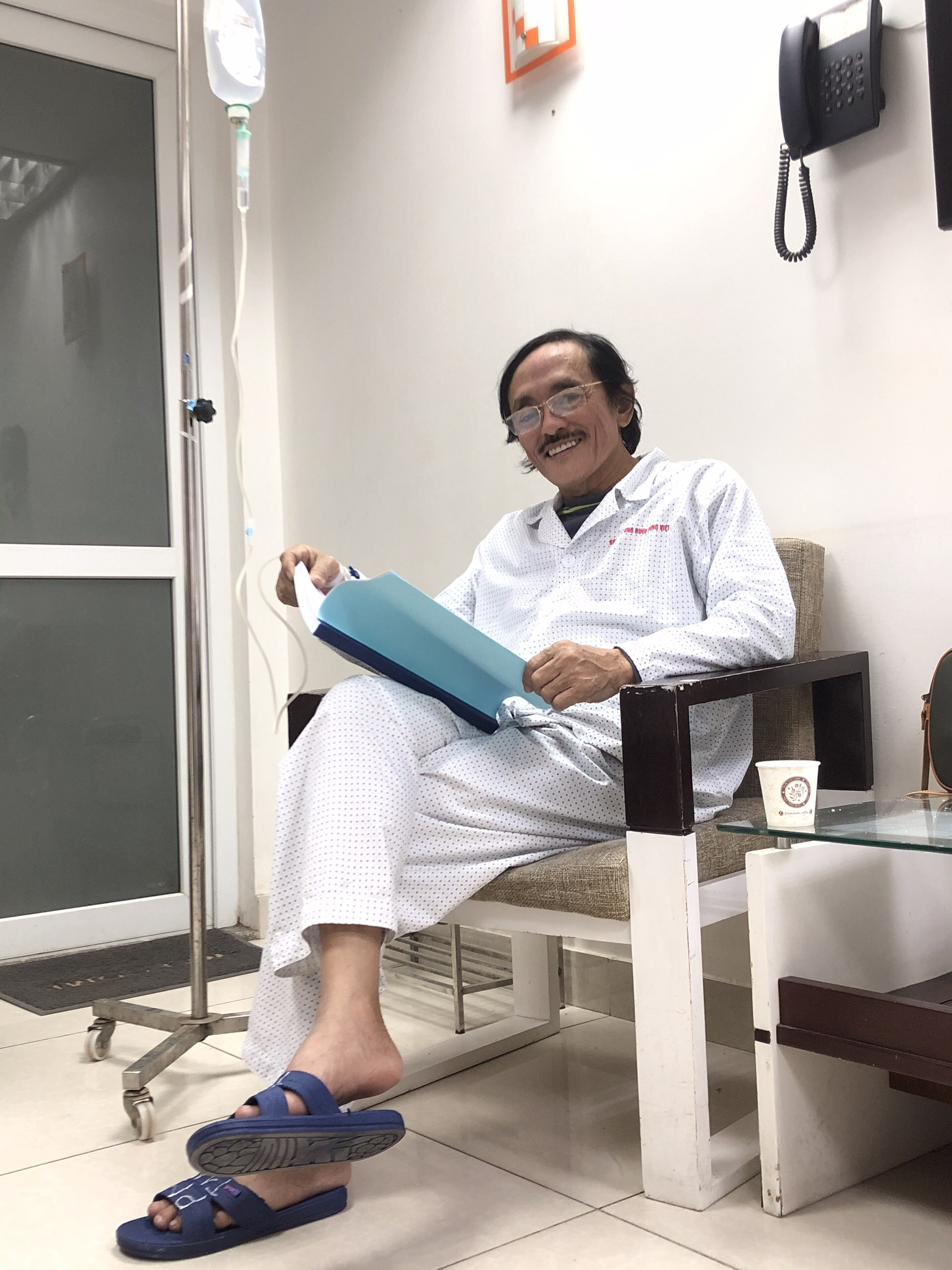 Nghệ sĩ Giang còi chấp nhận điều trị ung thư vòm họng nhưng với một điều kiện-1