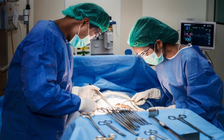 Một phụ nữ 52 tuổi chết vì nhồi máu não, bác sĩ nói thủ phạm là do thói quen ăn uống, ăn rất ngon miệng nhưng cực nguy hiểm-1