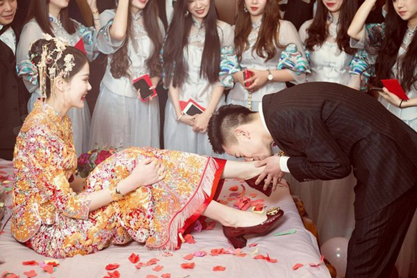 Bỏ chồng để kết hôn với trai trẻ, người phụ nữ gặp phải quả báo không thể ngờ, nhưng điều khiến bà chờ đợi suốt 55 năm mới đáng giá!-8