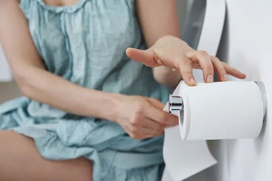 Sau khi đi tiểu mà làm việc này, chị em rất dễ mắc bệnh phụ khoa và tăng nguy cơ vô sinh