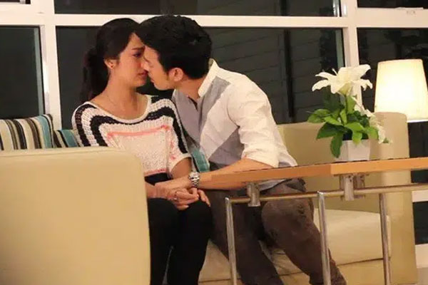 Trên đường công tác về, anh rể đưa tôi đi gặp 2 người, vừa nhìn thấy họ, tôi biết tương lai của tôi ở công ty sắp chấm hết-1