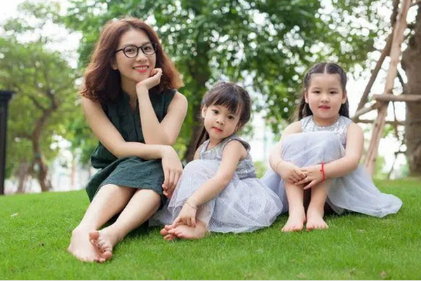 Từ 2021, gia đình sinh 2 con một bề sẽ được miễn giảm học phí, hỗ trợ mua bảo hiểm y tế-2