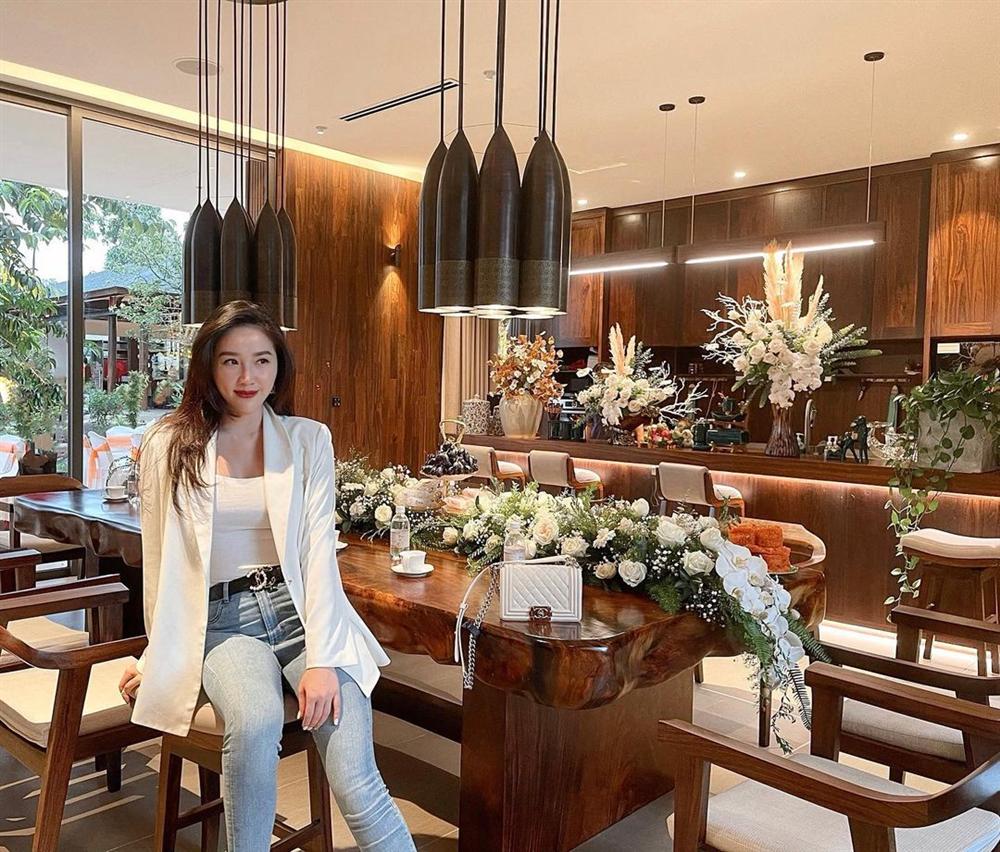 5 kiểu blazer chân ái của sao Vbiz 30+: Chị em mà diện thì chỉ trẻ trung, xịn đẹp trở lên-8