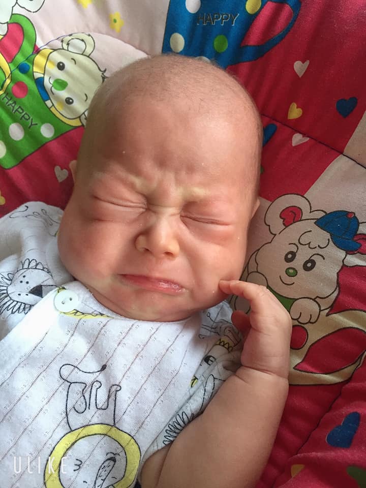 Adorable newborn babies who hate the whole world make everyone laugh after watching-7
