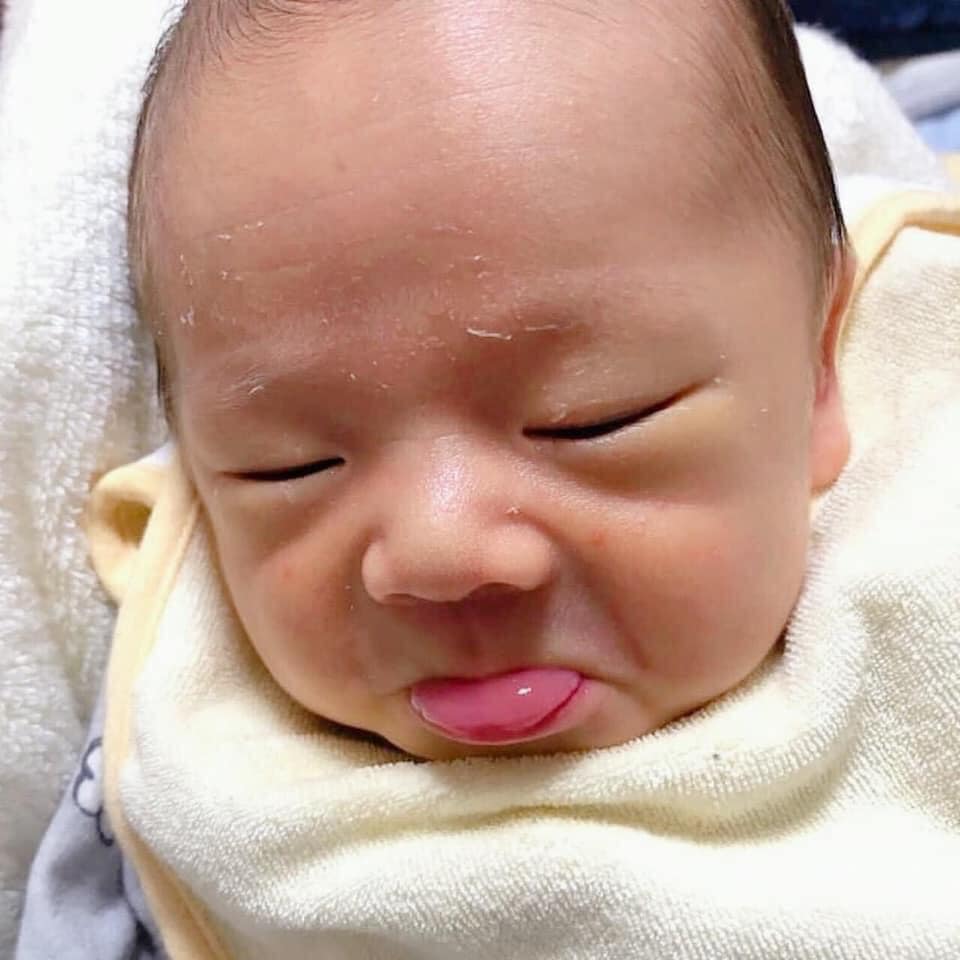 Adorable newborn babies who hate the whole world make everyone laugh after watching-18