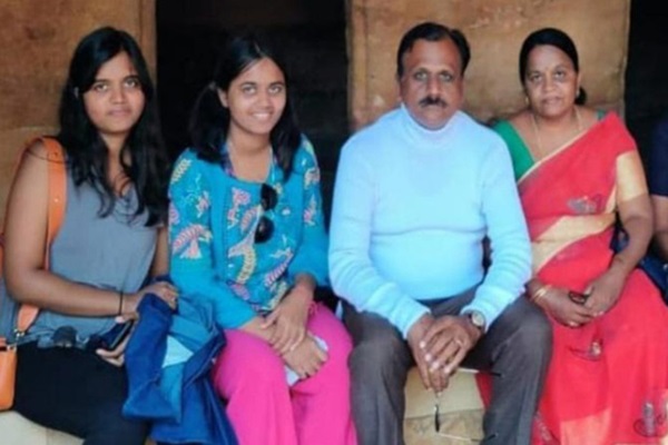 Nghe tiếng hét lớn, hàng xóm chạy sang thì kinh hãi phát hiện cả hai chị em gái bị giết dã man, danh tính kẻ thủ ác gây chấn động-2