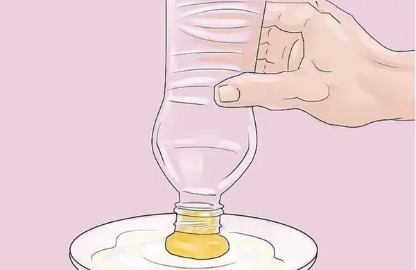 13 mẹo vặt giúp bạn đi đường tắt khi nấu nướng: Dùng chỉ nha khoa để cắt thực phẩm, tách lòng trắng và lòng đỏ trứng bằng chai nước khoáng-13