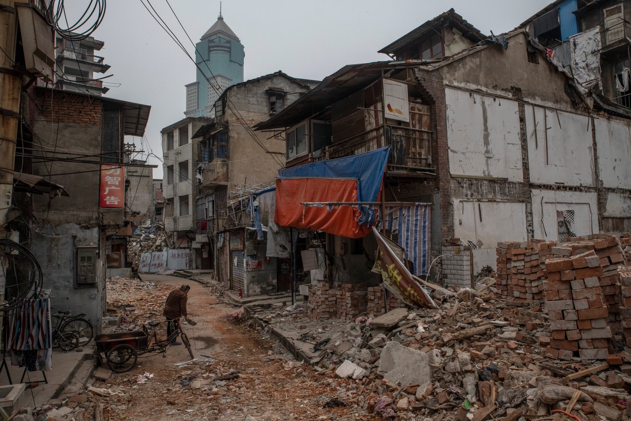 Vũ Hán - một năm nhìn lại: Khi người dân trở lại với cuộc sống bình thường, nhưng vẫn bị ám ảnh bởi những vết sẹo và nỗi đau đã qua-17