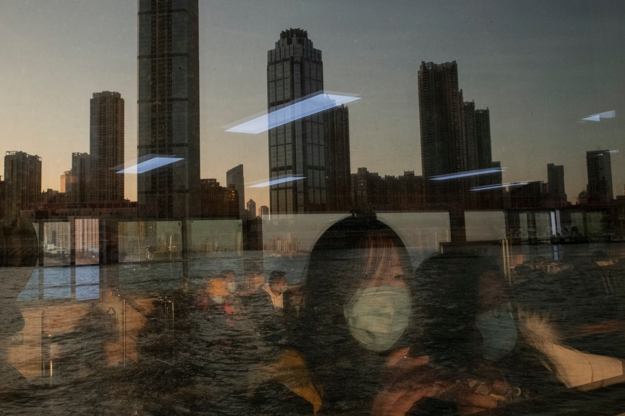 Vũ Hán - một năm nhìn lại: Khi người dân trở lại với cuộc sống bình thường, nhưng vẫn bị ám ảnh bởi những vết sẹo và nỗi đau đã qua-9