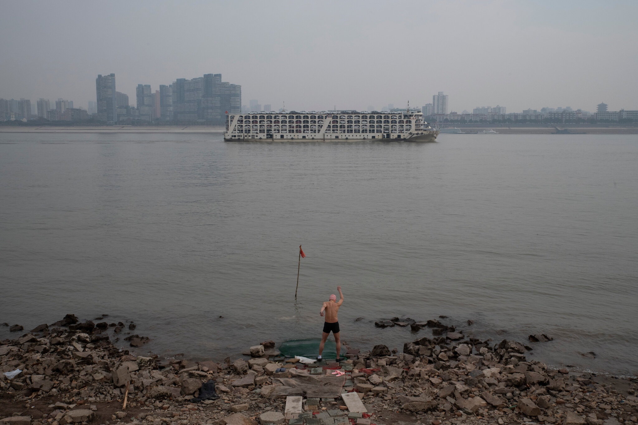 Vũ Hán - một năm nhìn lại: Khi người dân trở lại với cuộc sống bình thường, nhưng vẫn bị ám ảnh bởi những vết sẹo và nỗi đau đã qua-7