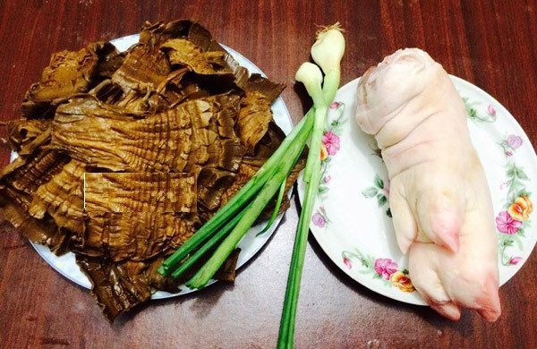 Canh măng - chân giò là món ăn không thể thiếu mỗi dịp Tết đến, chị em muốn nấu ngon cần nằm lòng các thao tác sau đây!-2