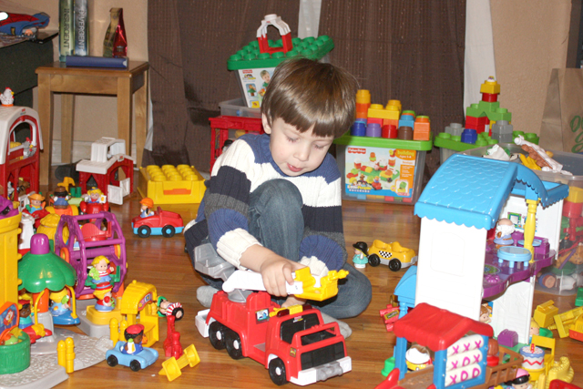 Đừng mua quá nhiều hay ngẫu nhiên, 6 món đồ chơi cơ bản này đã đủ cho tuổi thơ hạnh phúc của bé rồi!-1