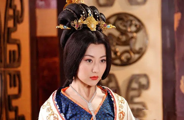 Chuyện về vị Hoàng hậu đẹp tuyệt trần, vốn là báu vật giữa nhân gian nhưng chỉ vì một quẻ bói mà truân chuyên 6 đời chồng-2