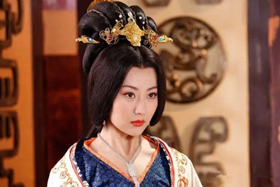 Chuyện về vị Hoàng hậu đẹp tuyệt trần, vốn là báu vật giữa nhân gian nhưng chỉ vì một quẻ bói mà truân chuyên 6 đời chồng
