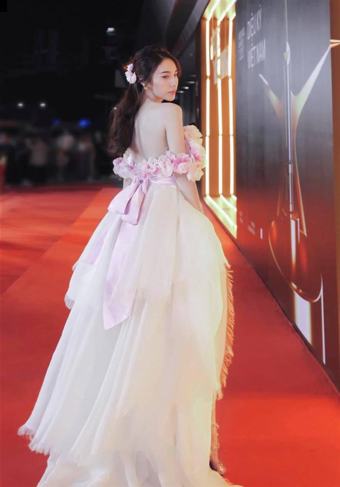 Bóc bí quyết giúp Thủy Tiên lúc nào cũng như tiểu thư trong tranh, hạ gục mọi ánh nhìn-4