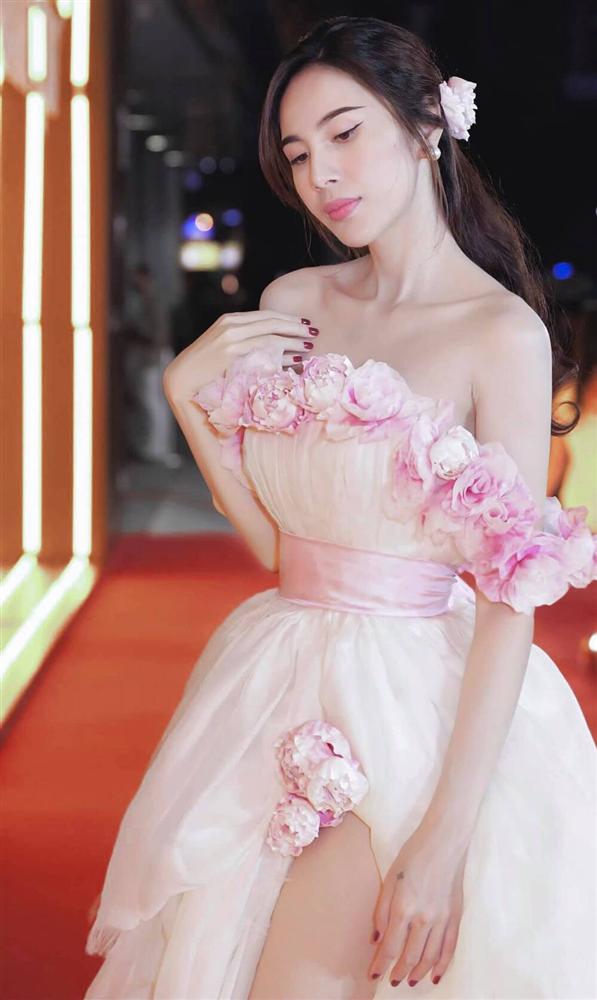 Bóc bí quyết giúp Thủy Tiên lúc nào cũng như tiểu thư trong tranh, hạ gục mọi ánh nhìn-5