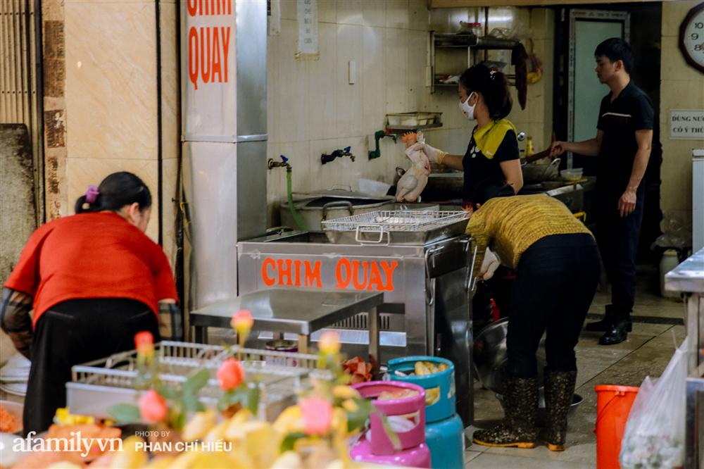 Đến chợ nhà giàu dịp cận Tết, choáng với con gà giá NỬA TRIỆU nhưng chị em vẫn quyết săn cho bằng được-13