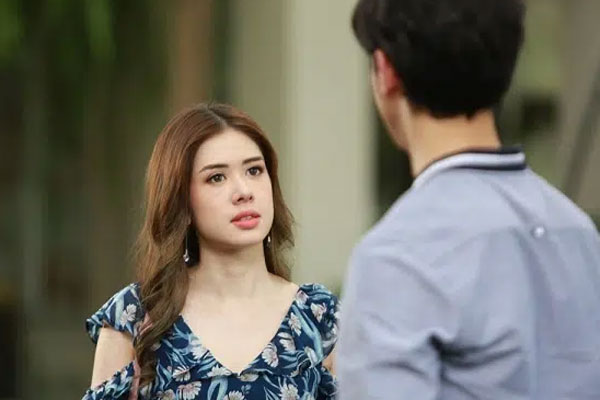 Bạn thân ngang nhiên cưỡng hôn chồng trong đám cưới, tôi mỉm cười rồi trả đũa ngọt ngào khiến ả run rẩy-3