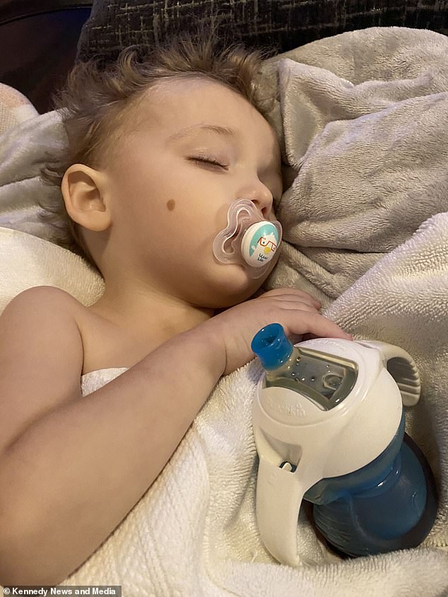 Bé trai 23 tháng tuổi bỗng bị ho và nôn ra máu rồi tử vong, bố mẹ bàng hoàng khi nghe kết quả khám nghiệm tử thi-3