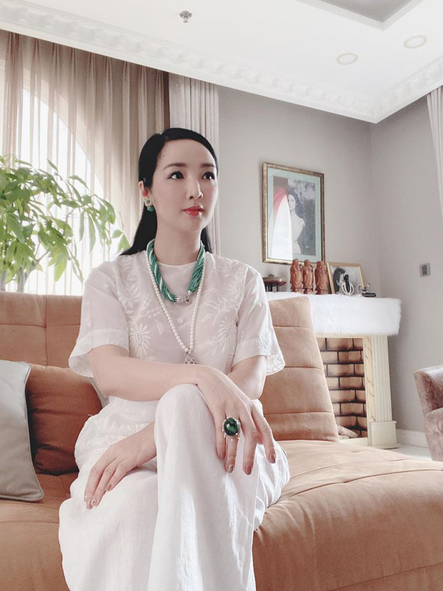 Chiêm ngưỡng biệt thự của Hoa hậu Giáng My: Sang chảnh như cung điện, phòng khách có sức chứa cả trăm người-6