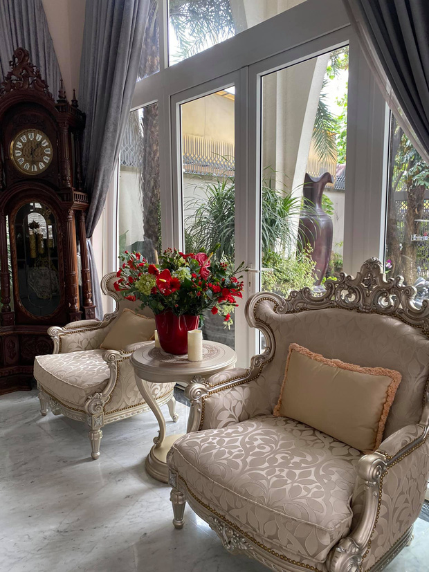 Chiêm ngưỡng biệt thự của Hoa hậu Giáng My: Sang chảnh như cung điện, phòng khách có sức chứa cả trăm người-8