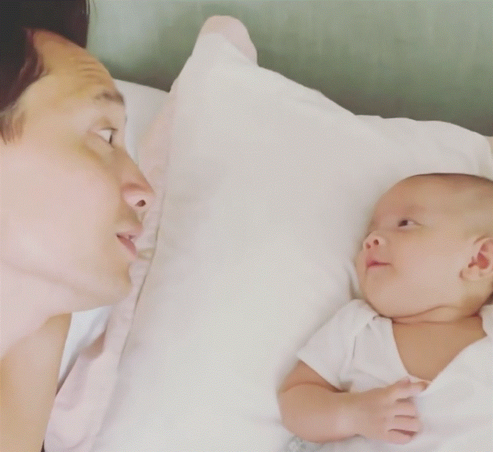 Hồ Ngọc Hà khoe ảnh Kim Lý ngày bé, hóa ra cặp sinh đôi Leon và Lisa có một điểm di truyền rõ nét từ bố-4