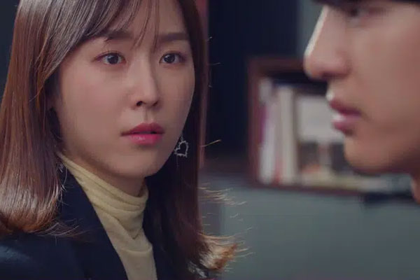 Mẹ bạn trai mời tôi đến nhà dùng bữa ngày cận Tết, khi vừa mở tủ bát đũa tôi sốc đến lạnh gáy với câu nói chát chúa của bà-1