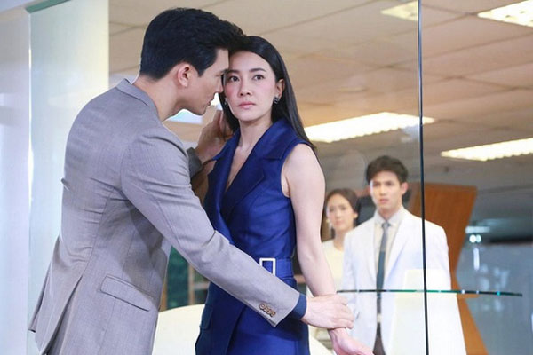 Cảnh mẹ vợ sống chung với con rể: Bị mắng té tát vì một chùm nho, người con gái ruột chỉ đứng nhìn gây ức chế-5