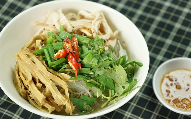 Để cân nặng không tăng vùn vụt sau Tết, ăn miến là lựa chọn hoàn hảo: Nấu nhanh, tận dụng được cả thịt gà và canh măng có sẵn!-4