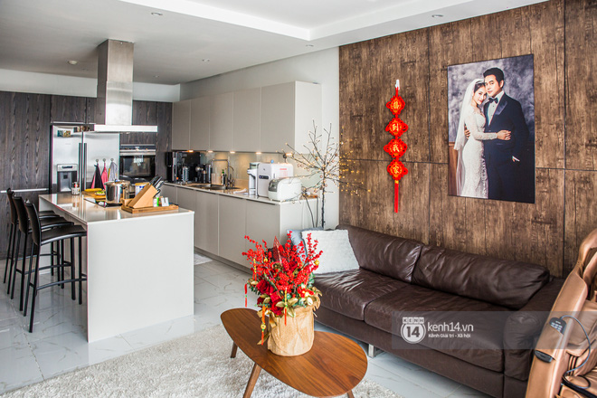 Nhà của Dương Khắc Linh - Sara Lưu: Phòng khách trưng hoa bắt mắt, gian bếp đắt đỏ chiếm gần một nửa giá mua nhà-5