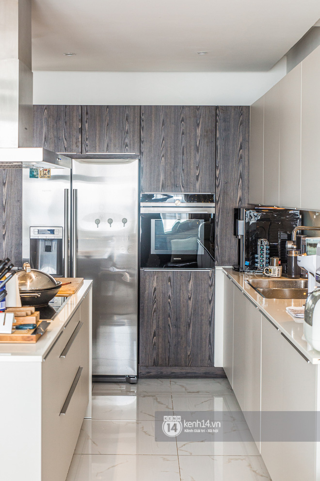 Nhà của Dương Khắc Linh - Sara Lưu: Phòng khách trưng hoa bắt mắt, gian bếp đắt đỏ chiếm gần một nửa giá mua nhà-13