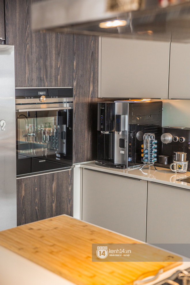 Nhà của Dương Khắc Linh - Sara Lưu: Phòng khách trưng hoa bắt mắt, gian bếp đắt đỏ chiếm gần một nửa giá mua nhà-15