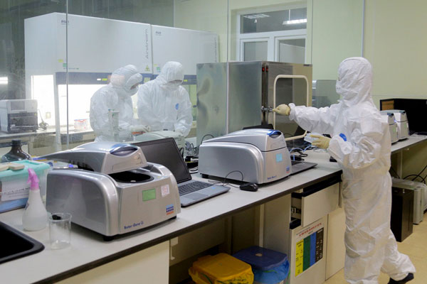 Chuyên gia truyền nhiễm nhận định: 2 ca mắc Covid-19 mới trong cộng đồng phức tạp và rất nguy hiểm-2