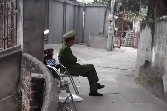 Hà Nội lập chốt chặn, cách ly nhà riêng của bác sĩ trở về từ Vân Đồn - Quảng Ninh