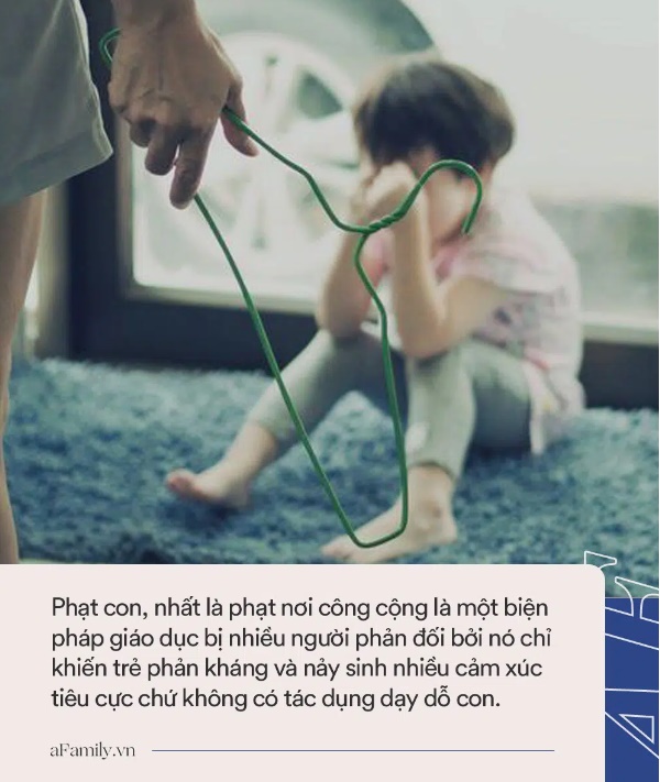 2 đứa trẻ cùng đến quán gà rán, nhưng khi nhìn sang bé trai, ai nấy lập tức chê trách cách dạy con của bố mẹ-2