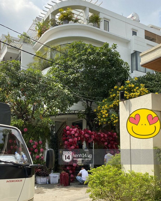 Đám cưới Phan Thành - Primmy Trương: Nhà gái dựng cổng hoa tươi hoành tráng trước biệt thự to đùng vật vã-2