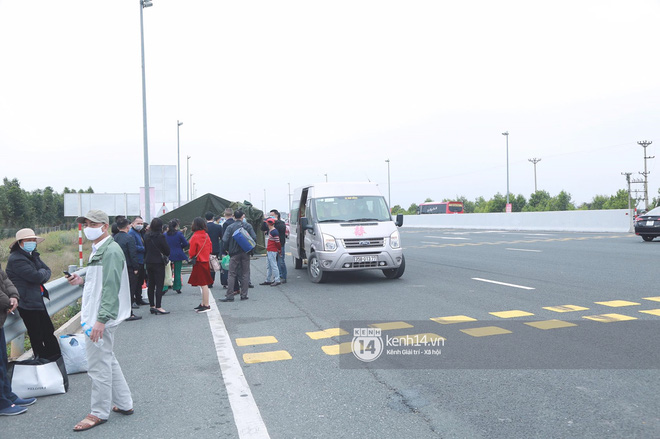 Đúng phút 89 nhà trai đành bất lực quay về, không thể vào Quảng Ninh đón dâu do dịch Covid-19-7